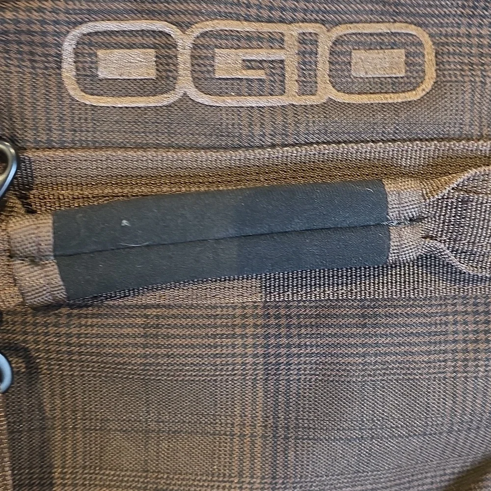 OGIO compact messenger